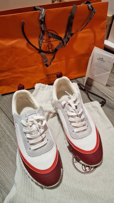 Bouncing red & white