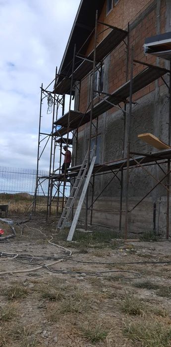 Tencuiala mecanizata cu material tradițional