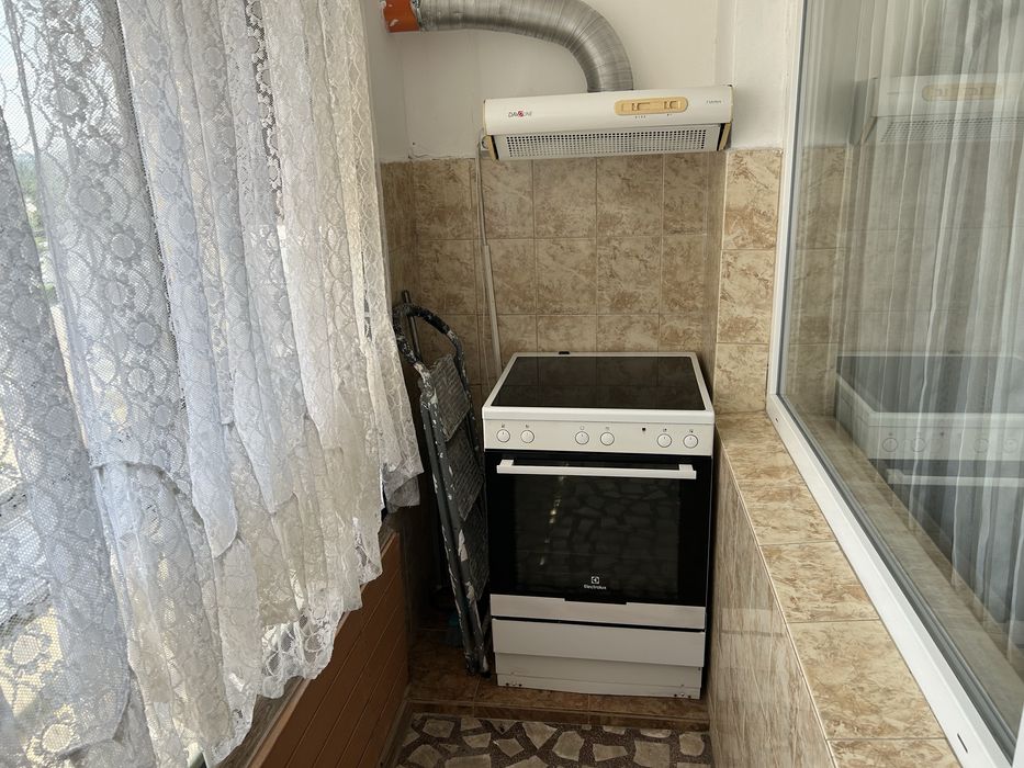 Дава се под наем Тристаен апартамент в Сливен, Център - 75 кв.м за 219.3 € - Снимка #2