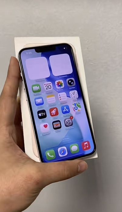 Продам iPhone 13
