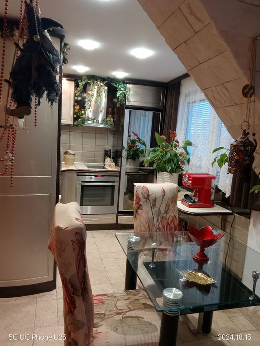 Тристаен апартамент под наем до ВИНС -700 €.