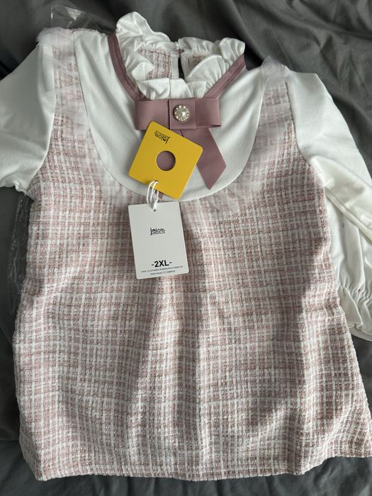 Продам  два новых платья ,  на 2 года