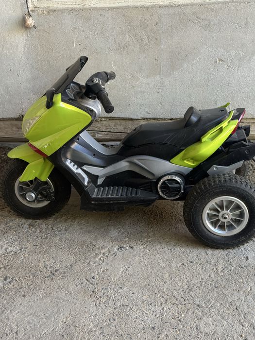 Detski mototsikl sotiladi