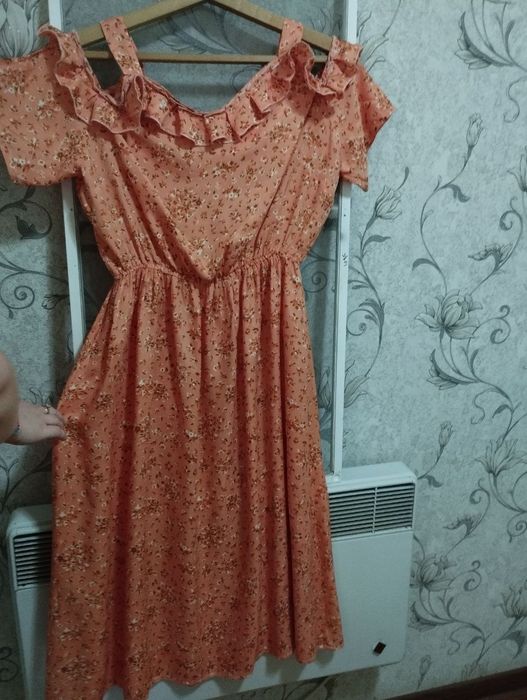 Продаются женские платья. Размер 48-50.