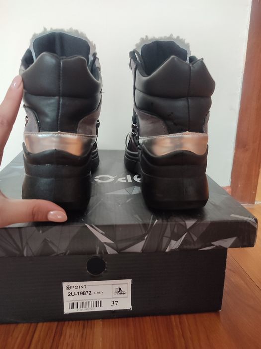 Дамски спортни боти