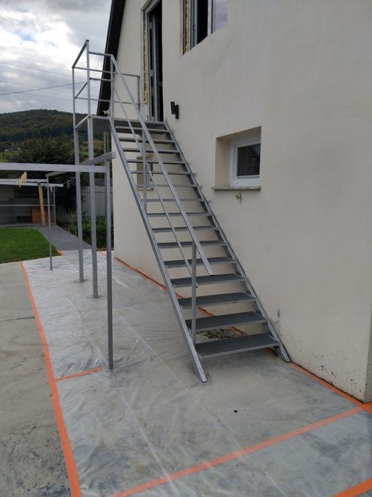 Facem scări zincate la comanda