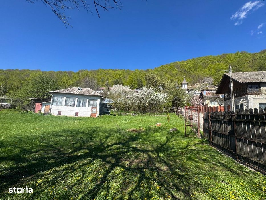 Teren 1.002 mp langa Manastirea Namaesti