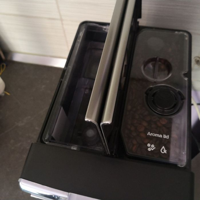 Espressor Philips EP5351,seria 5000,sistem de lapte LATTE GO.