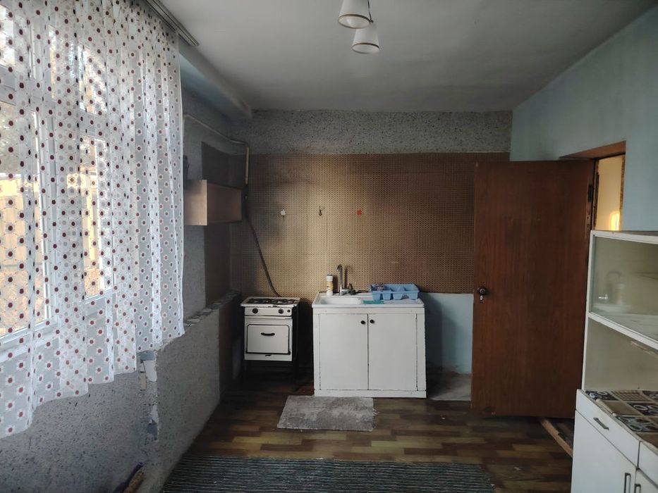 Продаётся 2 комнатная квартира Бывшее общежитие Яшнабадский Район