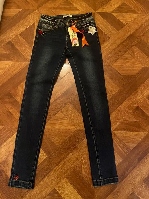 Продам женские джинсы