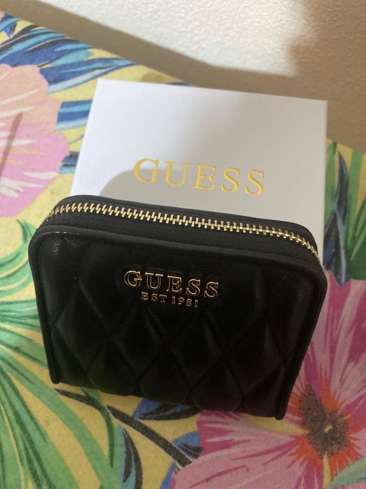 Ново дамско портмоне Гес