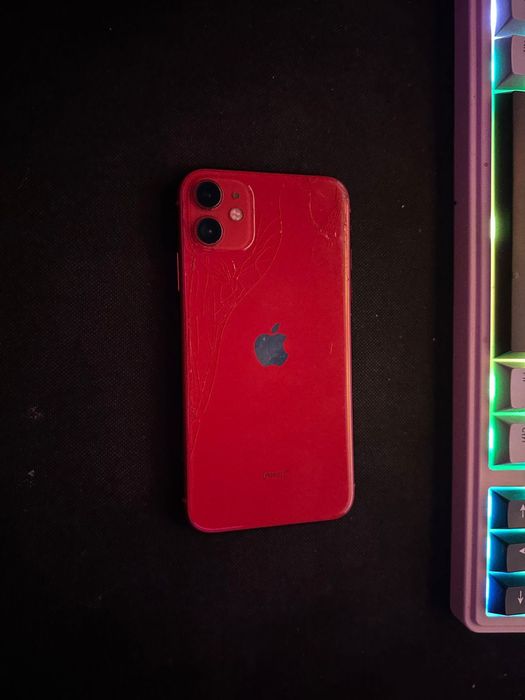 Айфон 11 64гб хорошй