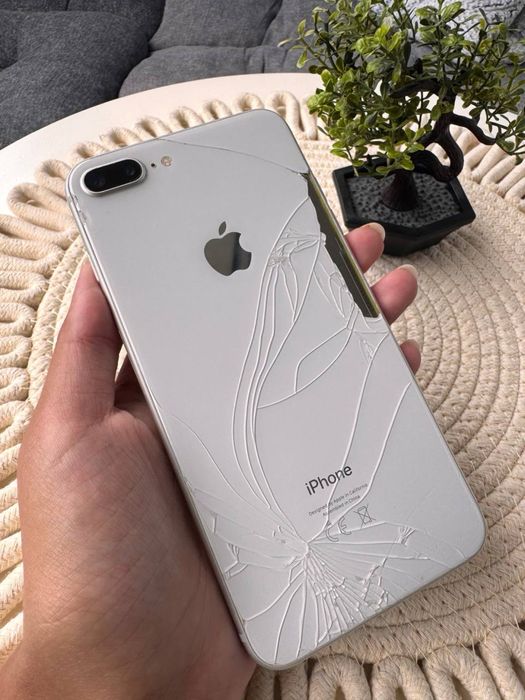 iPhone 8 Plus 64Gb 79% Baterie.