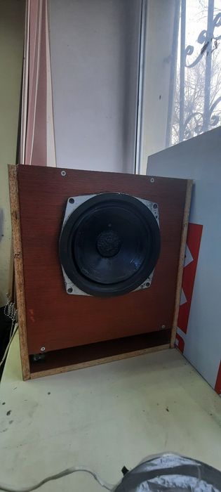 Продам сабвуфер без усилителя