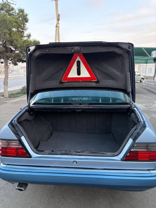 Mercedes Benz w124 E200