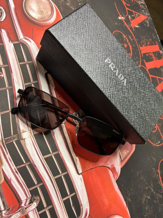 Ochelari de Soare Prada Black Metal Frame – Noi la Cutie
