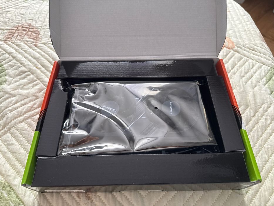 Видеокарта Gigabyte RTX 5060 Windforce Max OC, 8 GB