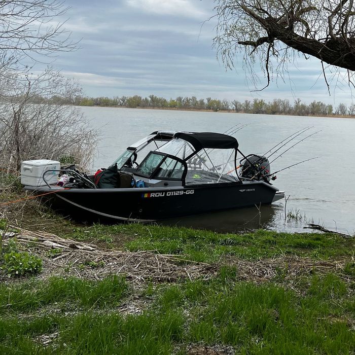 Barca aluminiu VBOATS Volzhanka 50 Fish + Yamaha 80CP