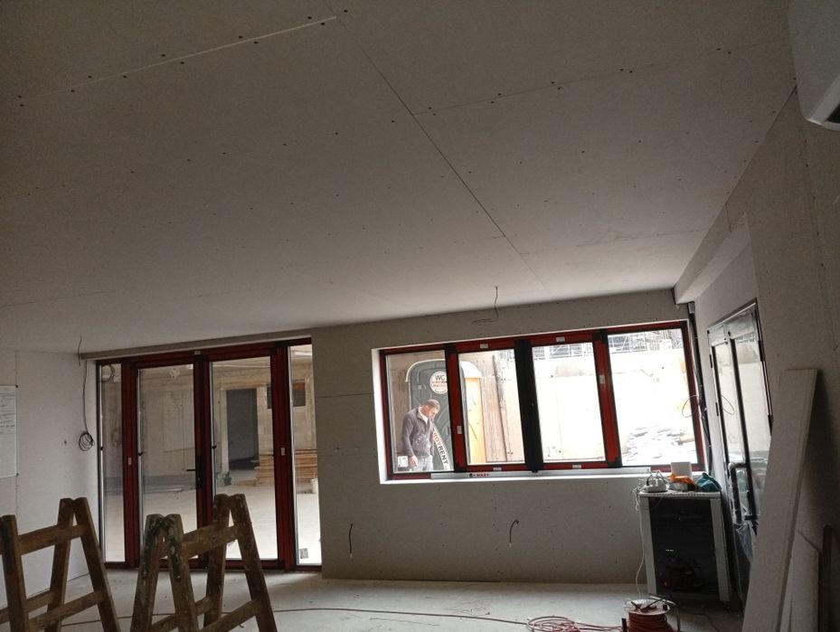 Качествени вътрешни ремонти

Двама опитни майстори