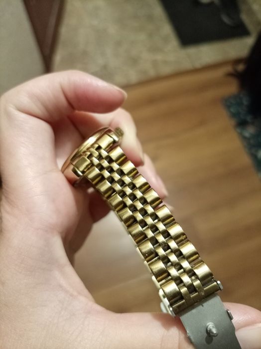 Часы наручные золотистый