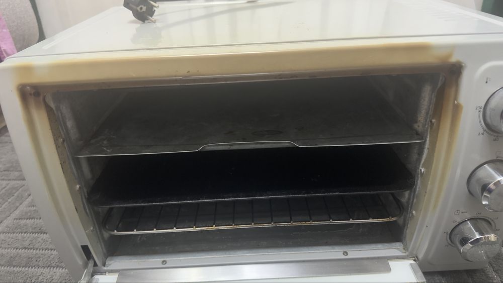 Продаю духовку отлично работает