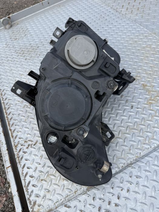 Десен фар за Пежо боксер 2007 г.8пина