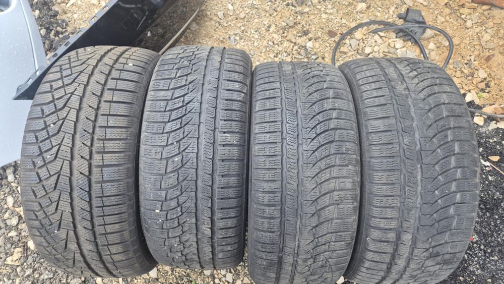 Продавам 4 броя зимни гуми 235х45х17