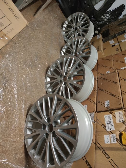 Продам комплект легкосплавных дисков.