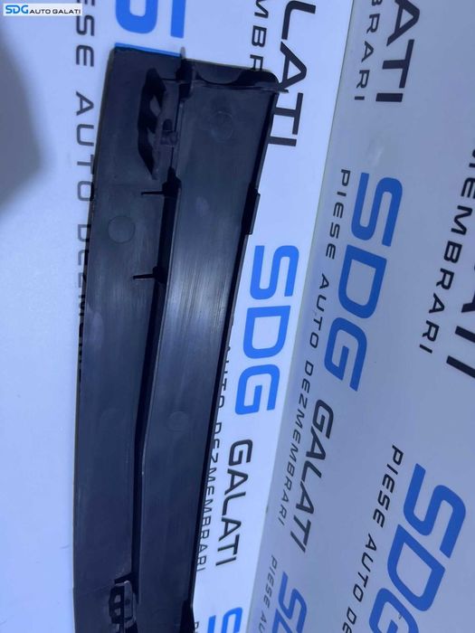 Capac Ornament Plastic Trager Tragher Armatura Spoiler Bara Fata Audi A5 2008 - 2011 Cod 8T0807217A [M4728]