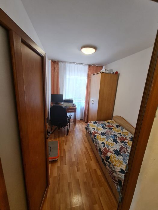 Apartament 3 camere, Strada Savinesti, Etaj 1, Tg Jiu