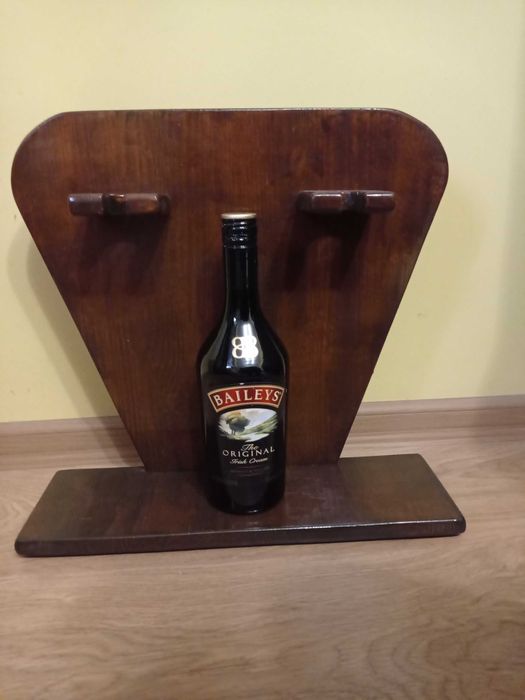 Поставка за алкохол и две чаши