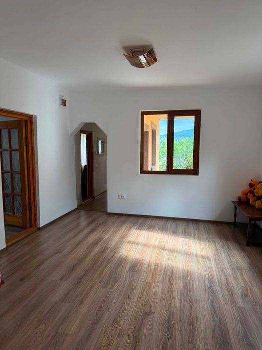 Proprietate deosebită / Casă de vacanță în Pârscov, Buzău – 213 mp utili, teren 1068 mp, livadă și anexe