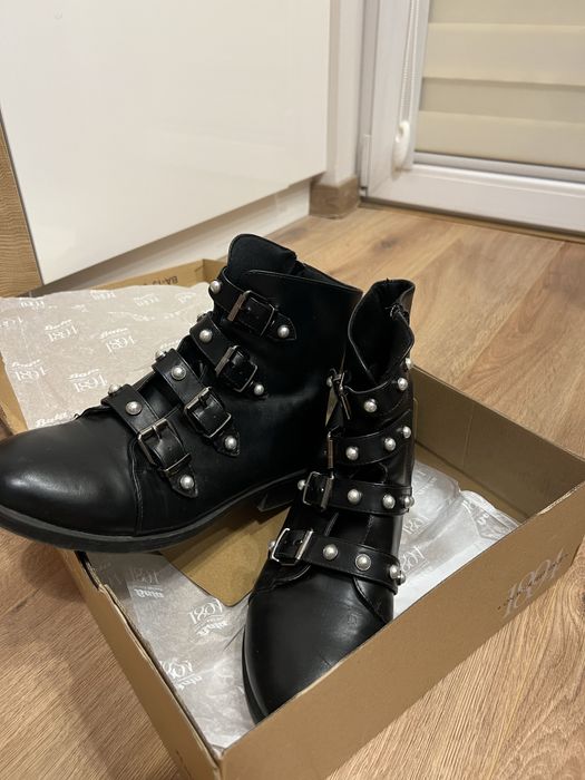 Зимни боти с перли