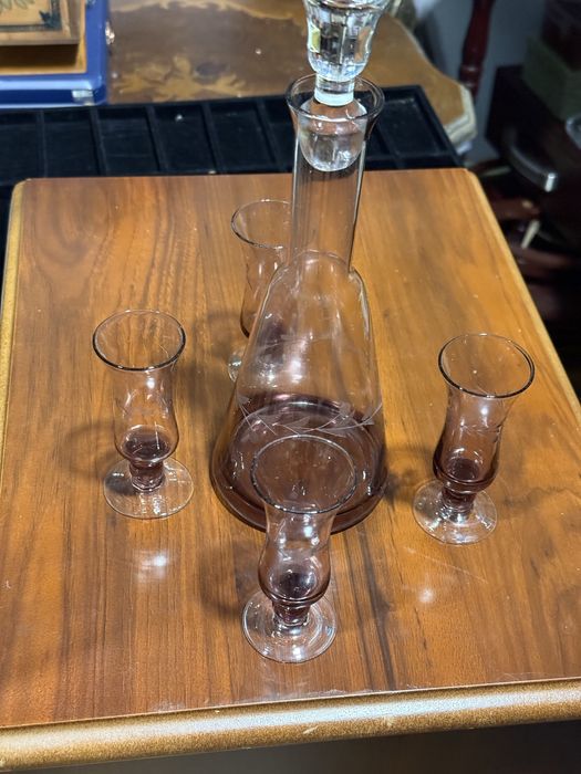 красив сервиз за ликиор лилаво стъкло 30те години