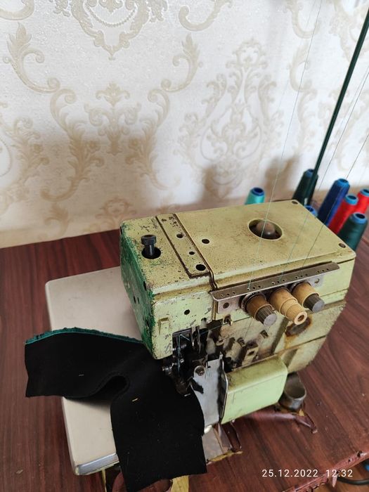Продам оверлок б/у