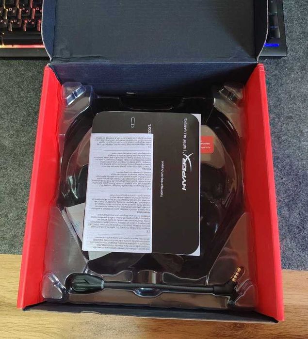 Продам беспроводные наушники HyperX Cloud Flight S