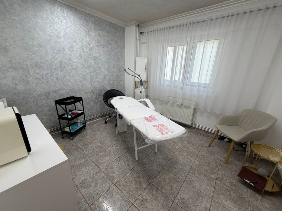 Inchiriez camera in salon in Ramnicu Valcea