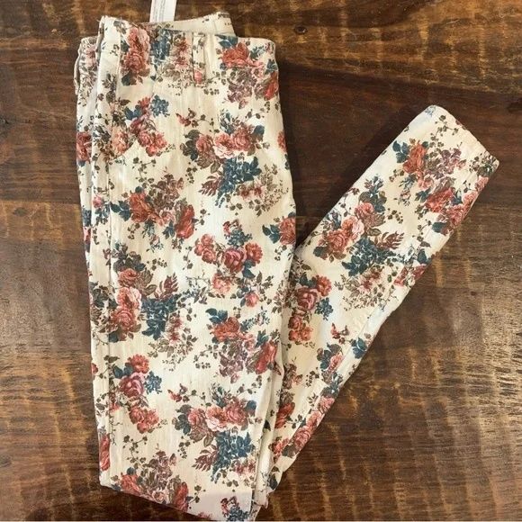 Zara Trafaluc нови флорални дънки EU 38