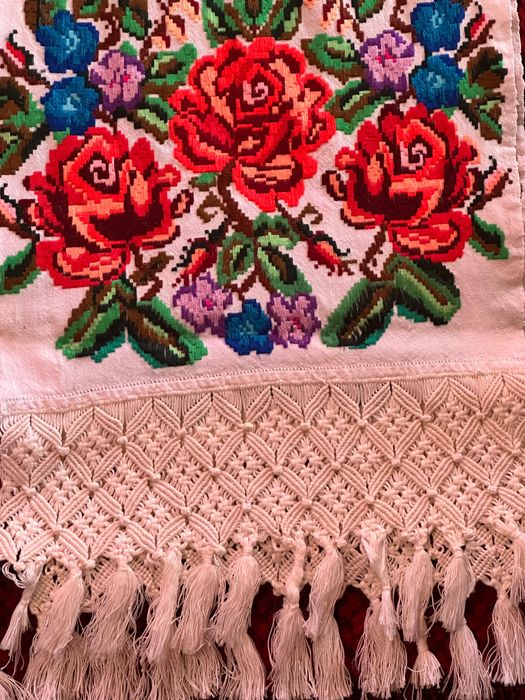 Prosop decorativ lucrat manual pe pânză 300 lei bucata