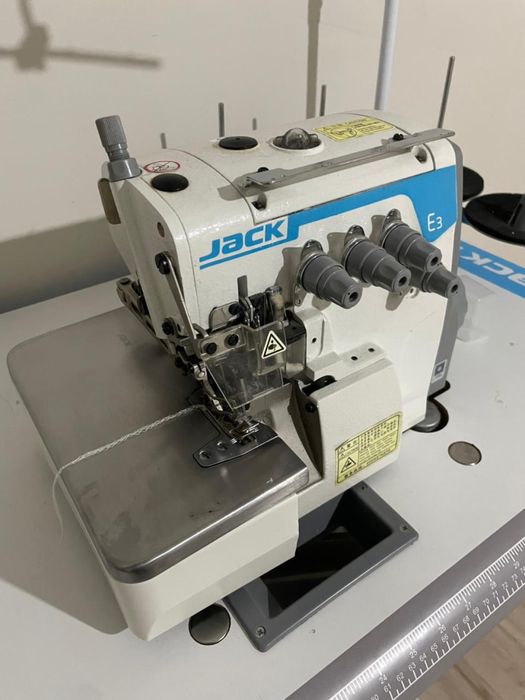 Промышленный оверлок JACK E3 (оригинал)