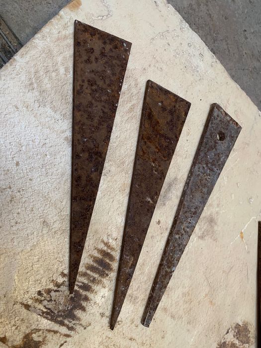 Cravate pentru stalpi, cofraje, pene pentru cravate