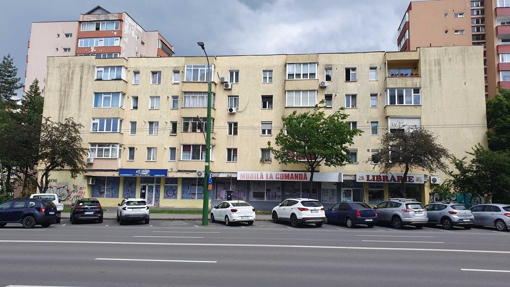 Vand spatiu comercial bd.Alexandru Vlahuta nr.36 vitrina 14m,sau inchirez.
