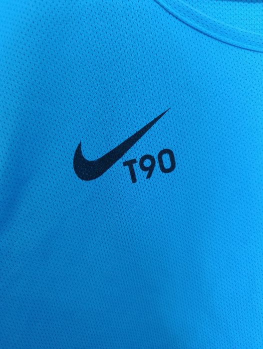 Продам футбольную манишку