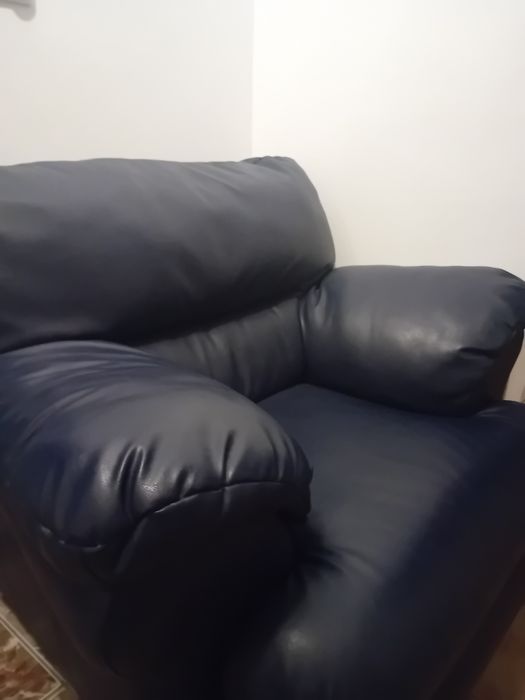 Set canapele de 2 și 3 locuri, și un fotoliu