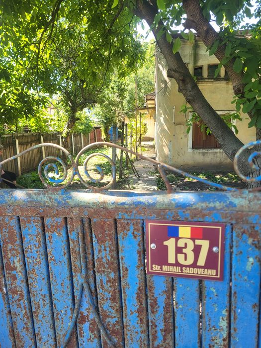 Vând casă in comuna Vădăstrița  jud Olt