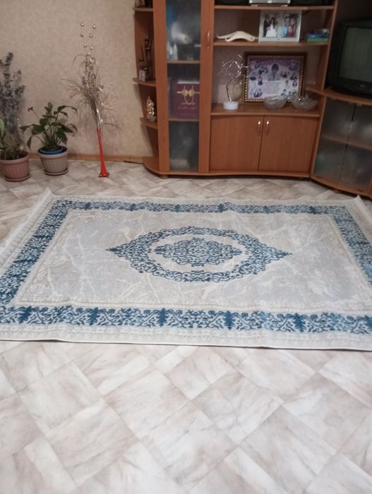 Палас 150*230, совершенно новый.