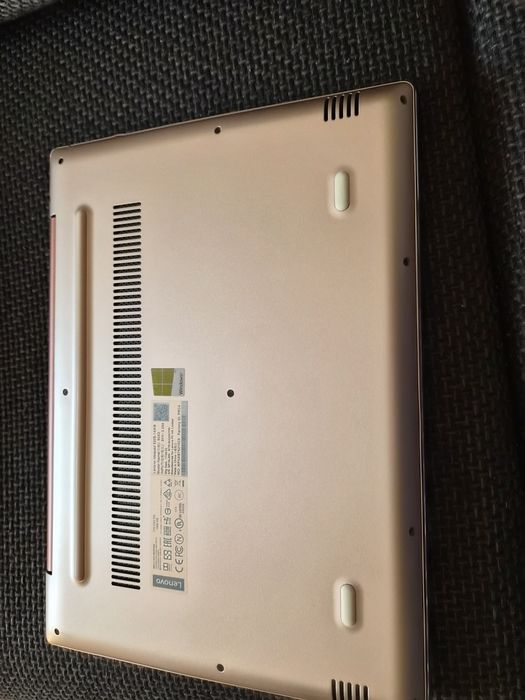 Vând laptop Lenovo