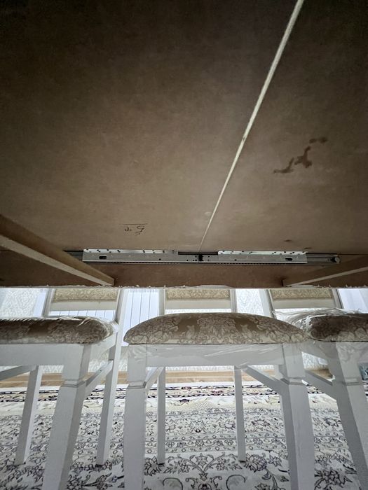 Продается стол со стульями