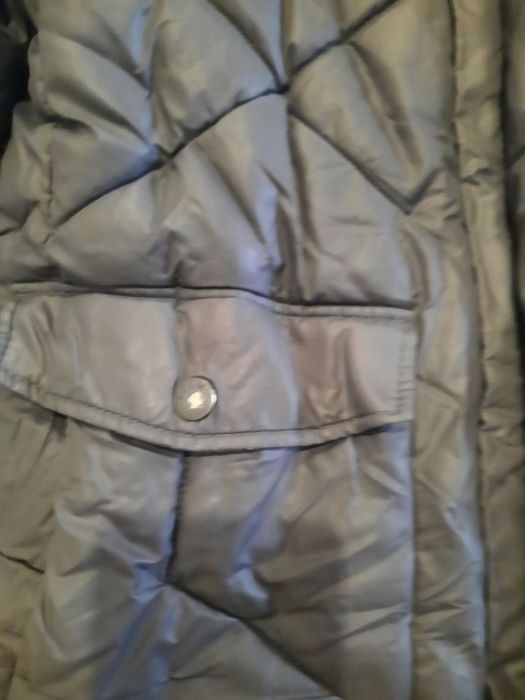 Продам димесезонию куртку.