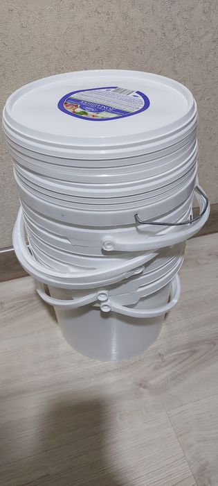 Пласмассовые ведра из под сметаны, из под майонеза